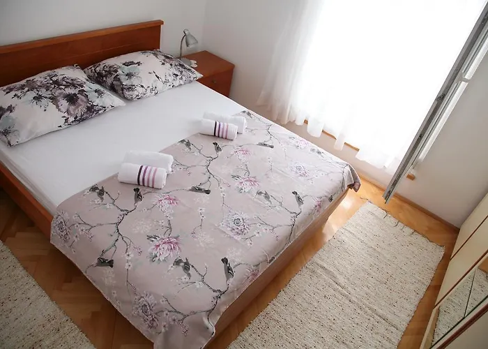 Dg With Parking Garage Σπλιτ