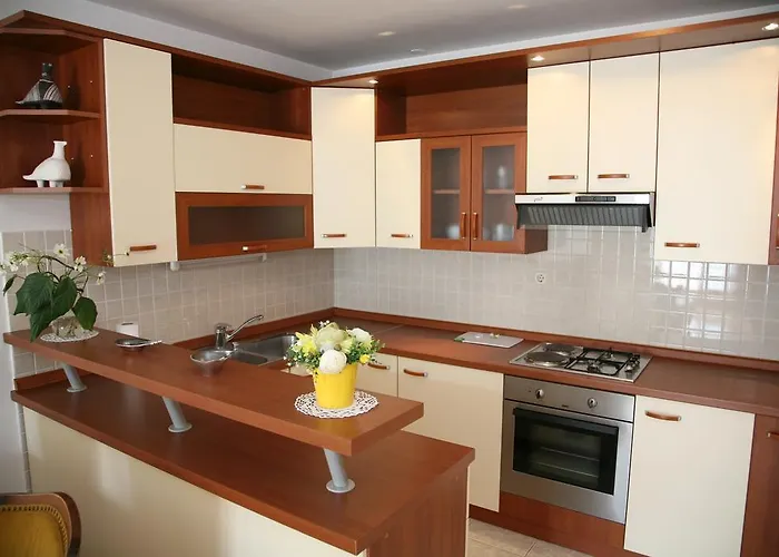 Dg With Parking Garage