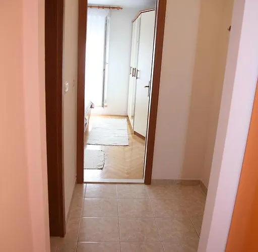 Dg With Parking Garage Σπλιτ